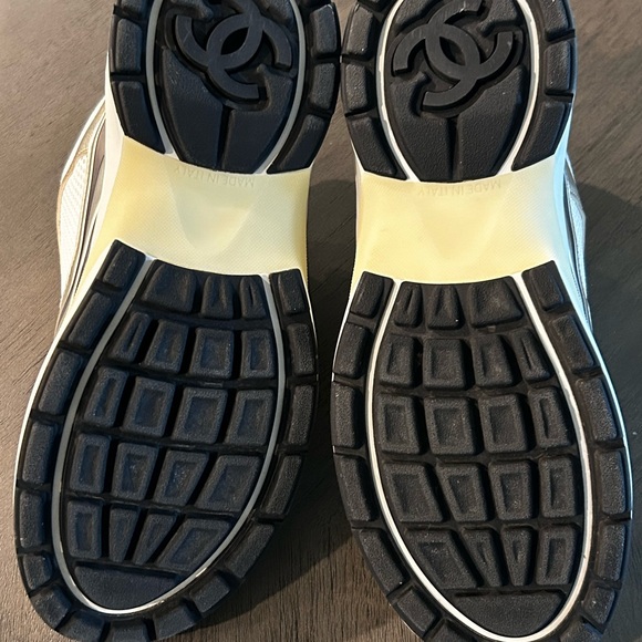 CHANEL SNEAKERS - Picture 5 of 9